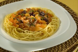 Spaghetti-Alla-Putanesca - ADRIA